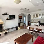 شقة Croatia Holidays With Pool & Sauna, Near Sandy - Rab Agata